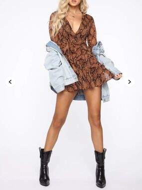 Brown/Black Flowy Long Sleeve Dress Size Small